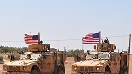 [ẢNH] Đoàn xe quân đội Mỹ bị tấn công tại Syria