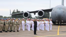 [ẢNH] Máy bay vận tải khổng lồ C-17 đưa quân nhân Việt Nam đi làm nhiệm vụ ở Nam Sudan