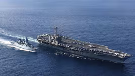 [ẢNH] Tổng thống Trump ngăn chặn loại biên tàu sân bay đang làm Iran lo sợ