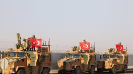 [ẢNH] Xe bọc thép hiện đại Thổ Nhĩ Kỳ tràn ngập Bắc Syria