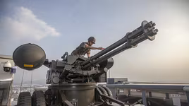 [ẢNH] Lo sợ tấn công từ Triều Tiên, Hàn Quốc đưa loạt "hỏa thần" M167 lên các cao ốc để đánh chặn