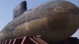 [ẢNH] Cho tàu ngầm Kilo thị uy trên mặt đường, Iran vô tình phơi bày sự thực trớ trêu