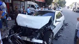 Va vào đuôi xe buýt, Mercedes S450 nát bét đầu