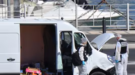 Đâm xe liên tiếp vào người chờ ở bến xe buýt tại Marseille, Pháp