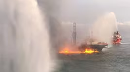 Tàu chở dầu bị cháy ngoài khơi Malaysia