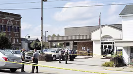 Kẻ xả súng bị tiêu diệt ngay bên ngoài tòa án