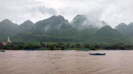 Phong Nha - Kẻ Bàng tạm ngừng đón khách vì mưa lớn, nước dâng cao