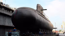 [ẢNH] Tàu ngầm diesel-điện Lada Nga trở thành sát thủ đại dương nhờ... động cơ AIP Trung Quốc?