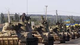 [ẢNH] Xe tăng Ukraine rầm rập tiến về cảng Mariupol khi căng thẳng gia tăng