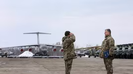 [ẢNH] Quân đội Ukraine nhận "quà Giáng sinh" siêu khủng từ Tổng thống Petro Poroshenko