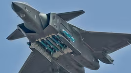 [ẢNH] J-20 Trung Quốc và F-35 Nhật Bản chuẩn bị có cuộc đối đầu lịch sử: Ai sẽ thắng?