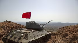 [ẢNH] Quân cảnh Nga phục hồi xe tăng T-34-85 bị Syria bỏ lại chiến trường từ năm 1973