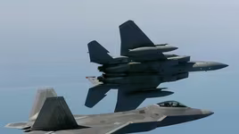 [ẢNH] F-15C rơi khi đấu đối kháng cùng F-22A, có phải bị bắn nhầm như MiG-31?