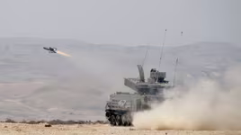 [ẢNH] Israel huy động xe tăng phóng tên lửa siêu đặc biệt tấn công Syria