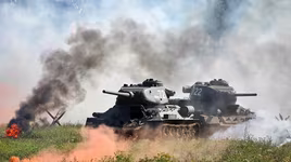 [ẢNH] Xe tăng T-34-85 Nga nhận lại từ Lào biểu diễn sức mạnh trên thao trường