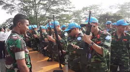 [ẢNH] Chiến sĩ gìn giữ hòa bình Việt Nam huấn luyện sử dụng súng trường Pindad SS2 tối tân