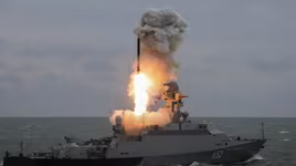 [ẢNH] Nga buộc phải sản xuất cầm chừng tên lửa Kalibr vì "kém xa Tomahawk"?