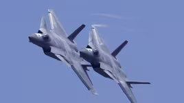 [ẢNH] Trung Quốc: Su-57 không có cửa thắng J-20 khi đối đầu ở độ cao lớn