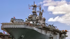 [ẢNH] Mỹ khẩn cấp "gọi tái ngũ" tàu Peleliu thay thế chiếc Bonhomme Richard vừa bị thiêu rụi?