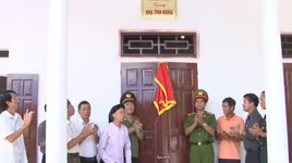 Trao nhà tình nghĩa cho thân nhân liệt sỹ 
