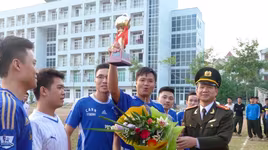 Sôi nổi giải bóng đá chào mừng ngày Nhà giáo Việt Nam