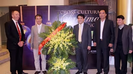 Giám đốc CATP chúc mừng và dự đêm Thánh nhạc  Giáng sinh từ thiện