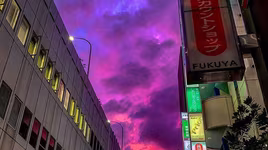 [ẢNH] Bầu trời Nhật Bản chuyển màu tím "lịm" trước siêu bão mạnh nhất lịch sử