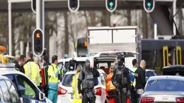 Thông tin mới nhất về vụ xả súng trên xe điện ngầm ở Hà Lan