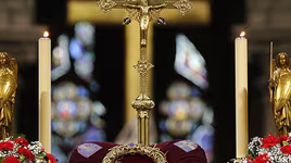 [ẢNH] Thế giới "thấp thỏm" chờ tin về loạt báu vật trong Nhà thờ Đức Bà Paris sau đám cháy lớn