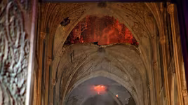 [ẢNH] Cảnh tượng đối lập bên trong nhà thờ Đức Bà Paris trước và sau vụ cháy