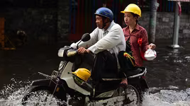 [ẢNH] Mưa "vàng" giải nhiệt tại TP.HCM đúng dịp nghỉ lễ