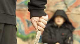 Kỹ năng tự vệ khi bị tấn công bằng dao