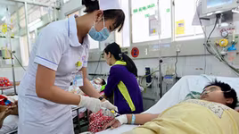 [ẢNH] Sốt xuất huyết vào mùa: Những điều kiêng kỵ khi chữa trị