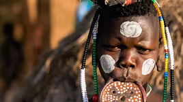 [ẢNH] Những phong tục kỳ lạ nhất của các bộ tộc trên thế giới