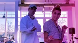 [ẢNH] Muôn kiểu "giải trí" của sao Hollywood khi tự cách ly tại nhà