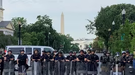 Chính quyền Mỹ mượn cớ dẹp loạn biểu tình để phô trương sức mạnh quân sự?