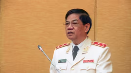 Trung tướng Đoàn Duy Khương, Giám đốc CATP Hà Nội chúc Tết cán bộ, chiến sĩ Công an, đội viên bảo vệ dân phố