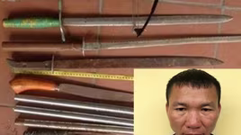 Khám nhà "giang hồ" đất mỏ, thu cả "kho hàng nóng"