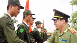 Lãnh đạo Bộ Công an thăm và động viên lực lượng luyện tập chuẩn bị buổi lễ mít tinh