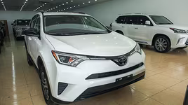Về Việt Nam với mức giá cao ngất ngưởng, Toyota RAV4 2017 liệu có bán nổi?