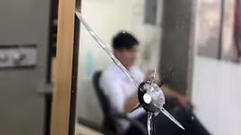 Đội mũ trùm kín đầu, nổ súng cướp ngân hàng