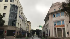 Có một buổi sáng Hà Nội vốn thân quen mà bỗng rất lạ