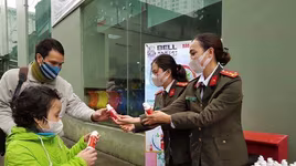 Báo ANTĐ tặng miễn phí 5.000 chai nước rửa tay khô tới người dân Hà Nội