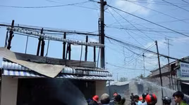 Hai cửa hàng tạp hóa bị "bà hỏa" thiêu rụi