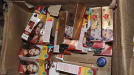 Tạm giữ hai xe ô tô chở mỹ phẩm, đèn led... nhập lậu