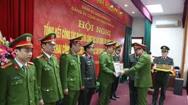 Công tác giáo dục chính trị tư tưởng luôn được đặt lên hàng đầu