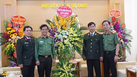 Giám đốc Công an Hà Nội chúc mừng, tri ân ngày Nhà giáo Việt Nam