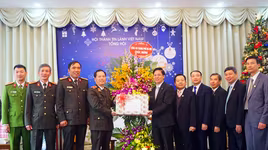 Công an Hà Nội chúc mừng các chức sắc tôn giáo nhân dịp lễ Noel 2017