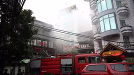 Cứu  hàng chục người trong vụ cháy lúc rạng sáng