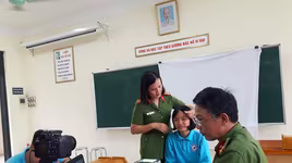 Đến các trường học làm thủ tục cấp căn cước công dân cho học sinh